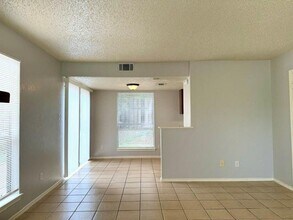 6497 Hart Ln in Austin, TX - Building Photo - Building Photo