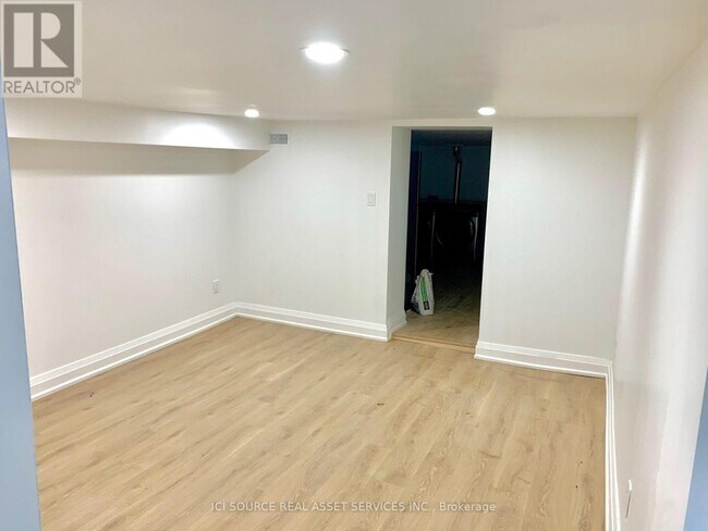 157 Huron St in Toronto, ON - Building Photo - Building Photo