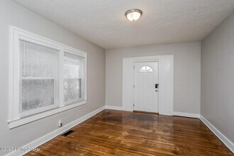 1821 W Lee St in Louisville, KY - Foto de edificio - Building Photo