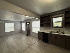 4665 Daisy St in Springfield, OR - Building Photo - Building Photo