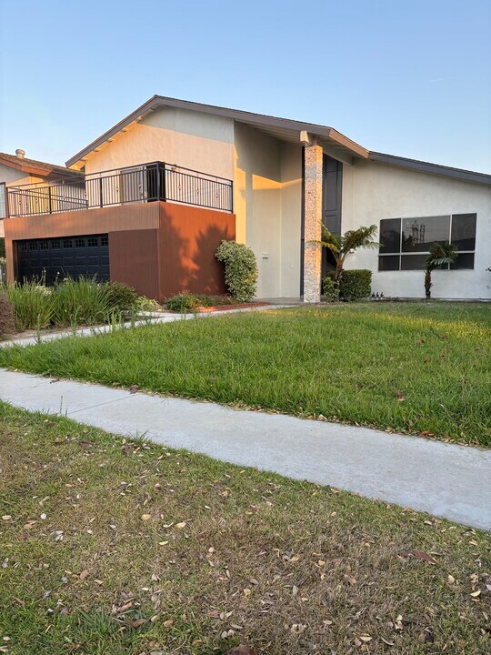 8432 Oberlin Ave in Westminster, CA - Building Photo