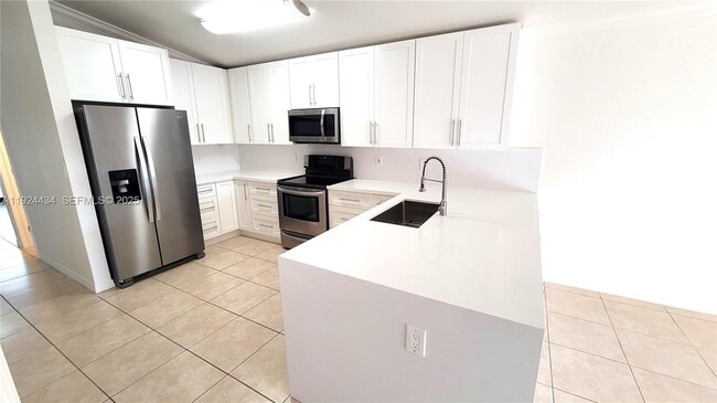 21472 SW 89th Ct in Cutler Bay, FL - Building Photo - Building Photo