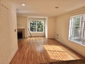 12331 10th Pl NE in Seattle, WA - Building Photo - Building Photo