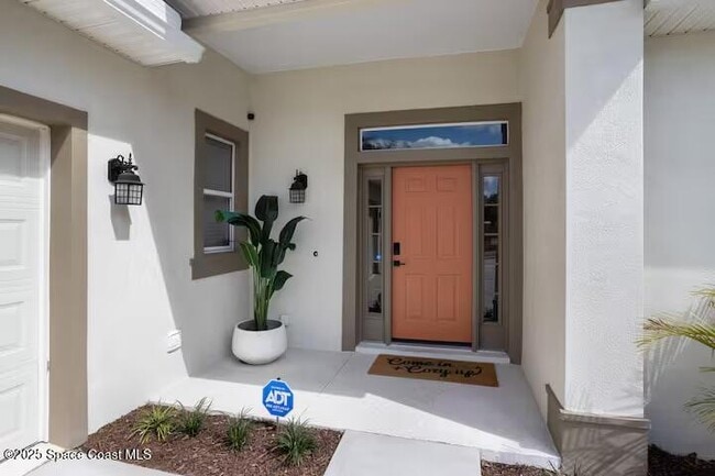 581 Eldron Blvd SE in Palm Bay, FL - Building Photo - Building Photo