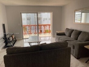 215 SE 3rd Ave in Hallandale Beach, FL - Building Photo - Building Photo