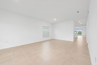 237 Garnet Ave in Poinciana, FL - Building Photo - Building Photo