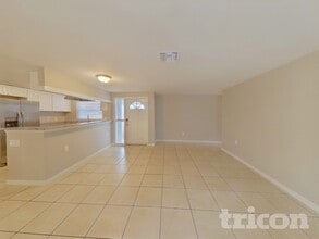 5811 Oxford Dr in Tampa, FL - Foto de edificio - Building Photo