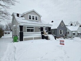 9614 McCracken Rd in Garfield Heights, OH - Building Photo