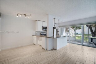 13924 SW 90th Terrace in Miami, FL - Building Photo