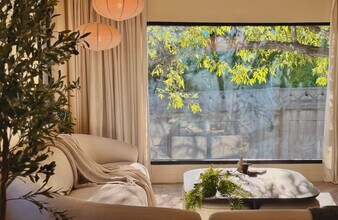 5323 Monterey Rd in Los Angeles, CA - Foto de edificio - Building Photo