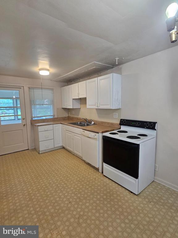 property at 305 Delaware Cir