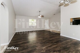 2202 SE Montauk St in Port St. Lucie, FL - Foto de edificio - Building Photo