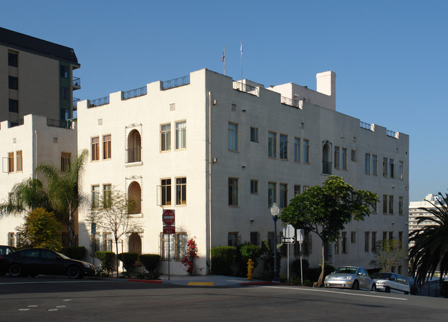 Elliot Arms Apartments in San Diego, CA - Building Photo - Building Photo