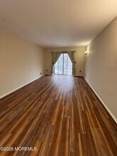 22 Beverly Ct in Tinton Falls, NJ - Building Photo - Building Photo