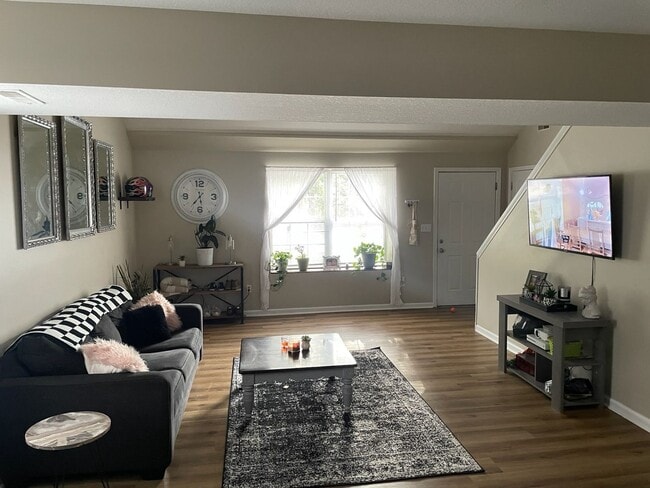 property at 1654 N Doulton Dr