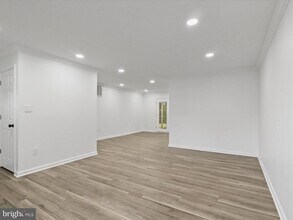 804 W Nettle Tree Rd in Sterling, VA - Foto de edificio - Building Photo