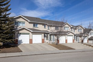 Country Hills Villas in Calgary, AB - Building Photo
