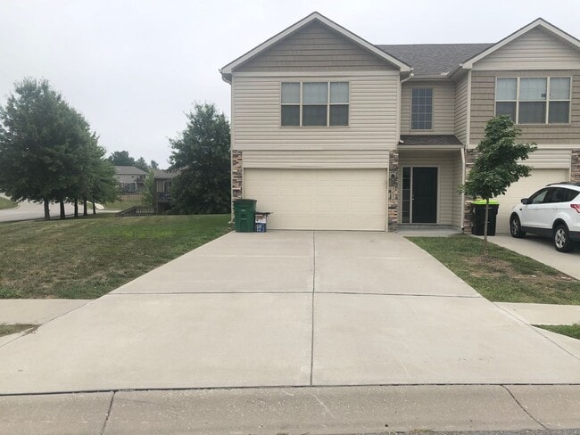 1439 NE Mary Ct in Grain Valley, MO - Building Photo - Building Photo