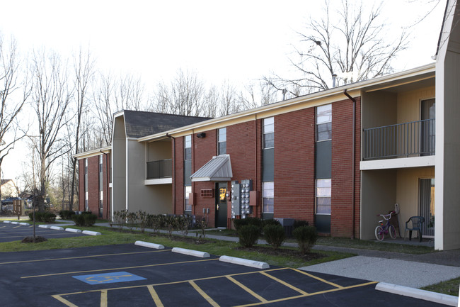 Woodgate Apartments in Louisville, KY - Foto de edificio - Building Photo