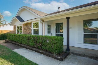 421 Augustine Dr in Euless, TX - Building Photo - Building Photo