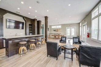 District at Linworth in Columbus, OH - Foto de edificio - Building Photo