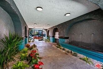 6640 Woodley Ave in Los Angeles, CA - Building Photo - Building Photo