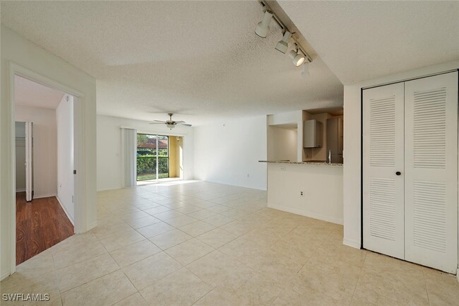8861 Colonnades Ct W in Bonita Springs, FL - Building Photo - Building Photo