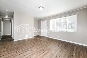 419 Ferdinand Dr in North Versailles, PA - Building Photo - Building Photo