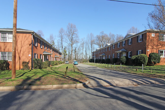 3220 Avalon Ave in Charlotte, NC - Foto de edificio - Building Photo