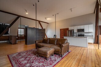 259-261 Norwood Ave in Cranston, RI - Building Photo - Building Photo