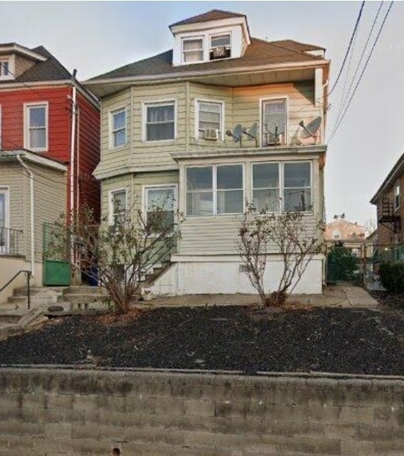 16 E Davis St, Unit Apt 1