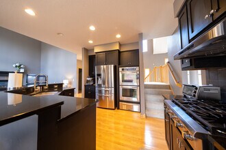 7122 Harrison Hill Trail in Chanhassen, MN - Building Photo - Building Photo