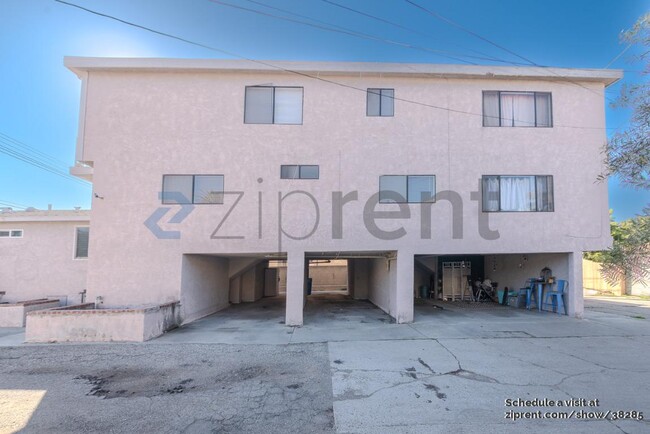 922 W 25th St in Los Angeles, CA - Building Photo - Building Photo