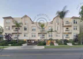 12140 Moorpark St Apartments