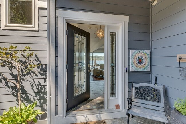 1429 E Lake Sammamish Shore Ln SE in Sammamish, WA - Building Photo - Building Photo