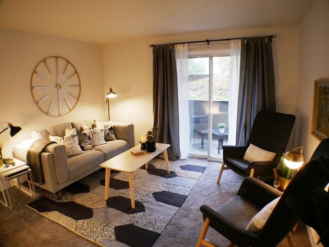 Galbraith Pointe Apartments & Townhomes photo'