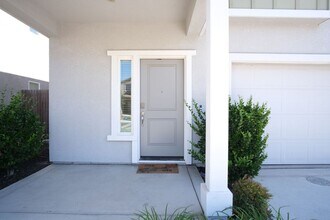 1442 Santini Ave in Manteca, CA - Building Photo - Building Photo