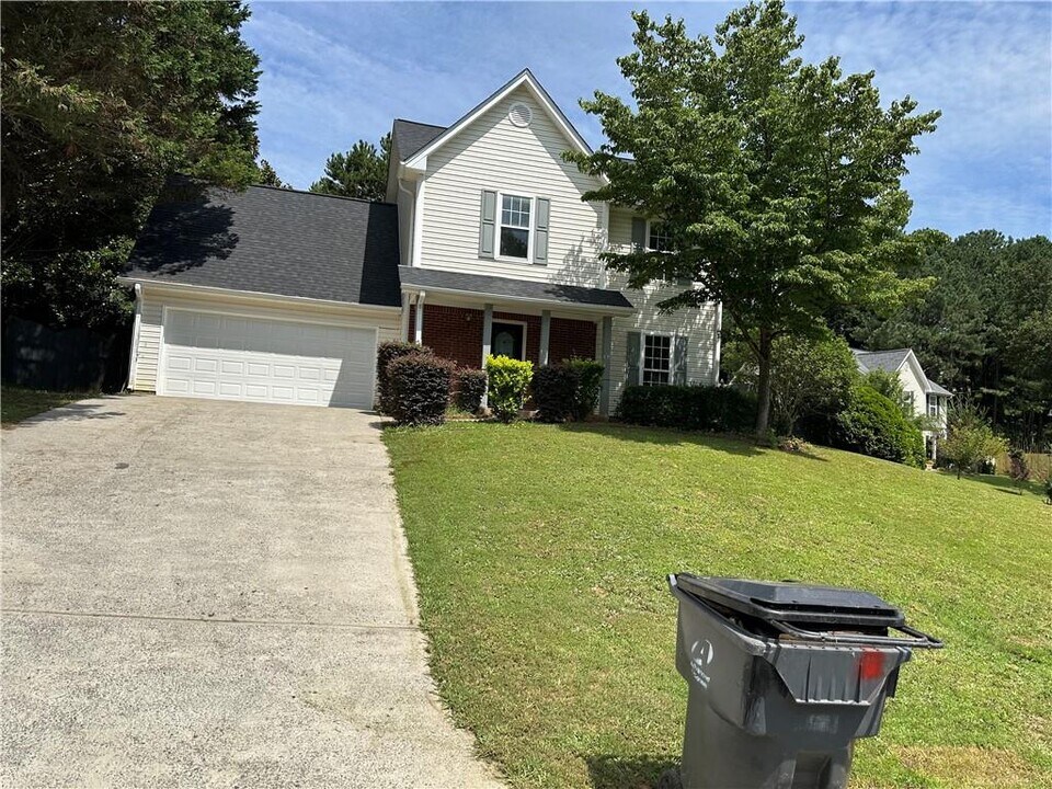 3020 Arden Ridge Dr in Suwanee, GA - Building Photo