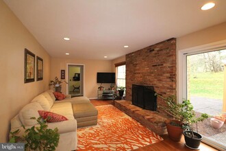 10609 Crossing Creek Rd in Potomac, MD - Building Photo - Building Photo