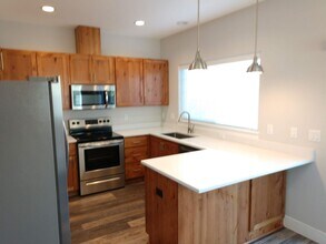 1055-1057 Big Fir Pl S in Salem, OR - Foto de edificio - Building Photo