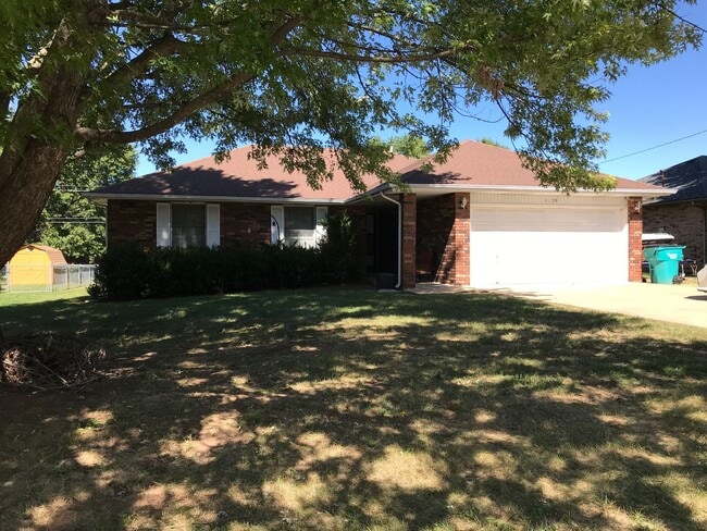 1139 W Whiteside St in Springfield, MO - Building Photo - Building Photo