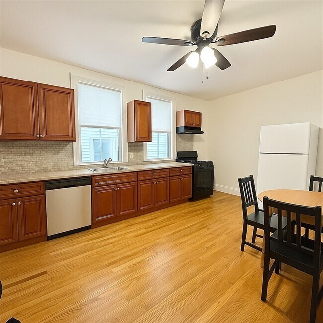1582 Tremont St in Boston, MA - Building Photo - Building Photo
