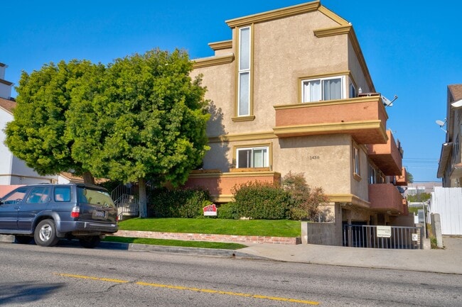 Centinela Apartments in Los Angeles, CA - Building Photo - Building Photo