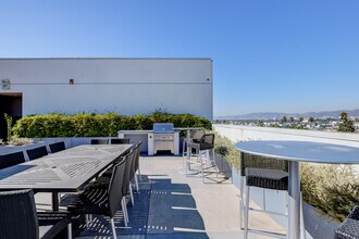 Maya Apartments in Los Angeles, CA - Foto de edificio - Building Photo