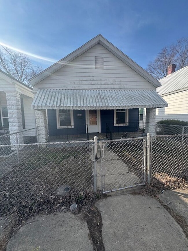 property at 1245 E Illinois St