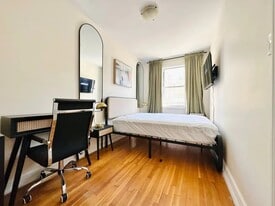 Furnished room/NOT APARTMENT, Unit 4 in Brooklyn, NY - Building Photo