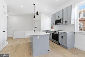 2724 E Somerset St in Philadelphia, PA - Building Photo - Building Photo