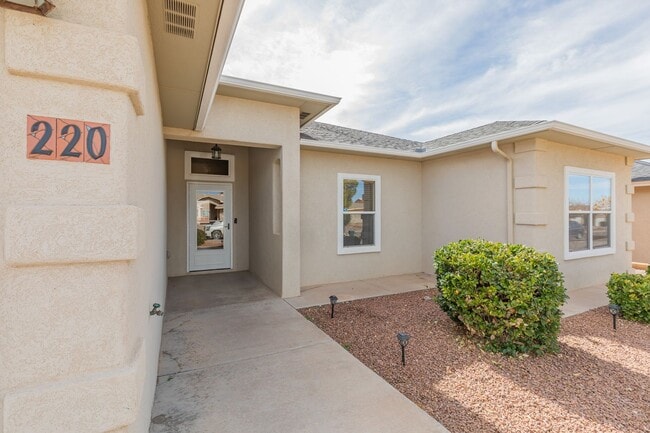 220 Ascot Parade in Alamogordo, NM - Building Photo - Building Photo