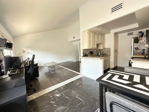 11014 Arminta St in Sun Valley, CA - Building Photo - Building Photo