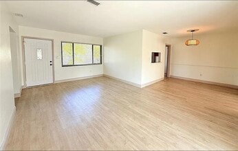 225 Cevera Dr in Dunedin, FL - Foto de edificio - Building Photo